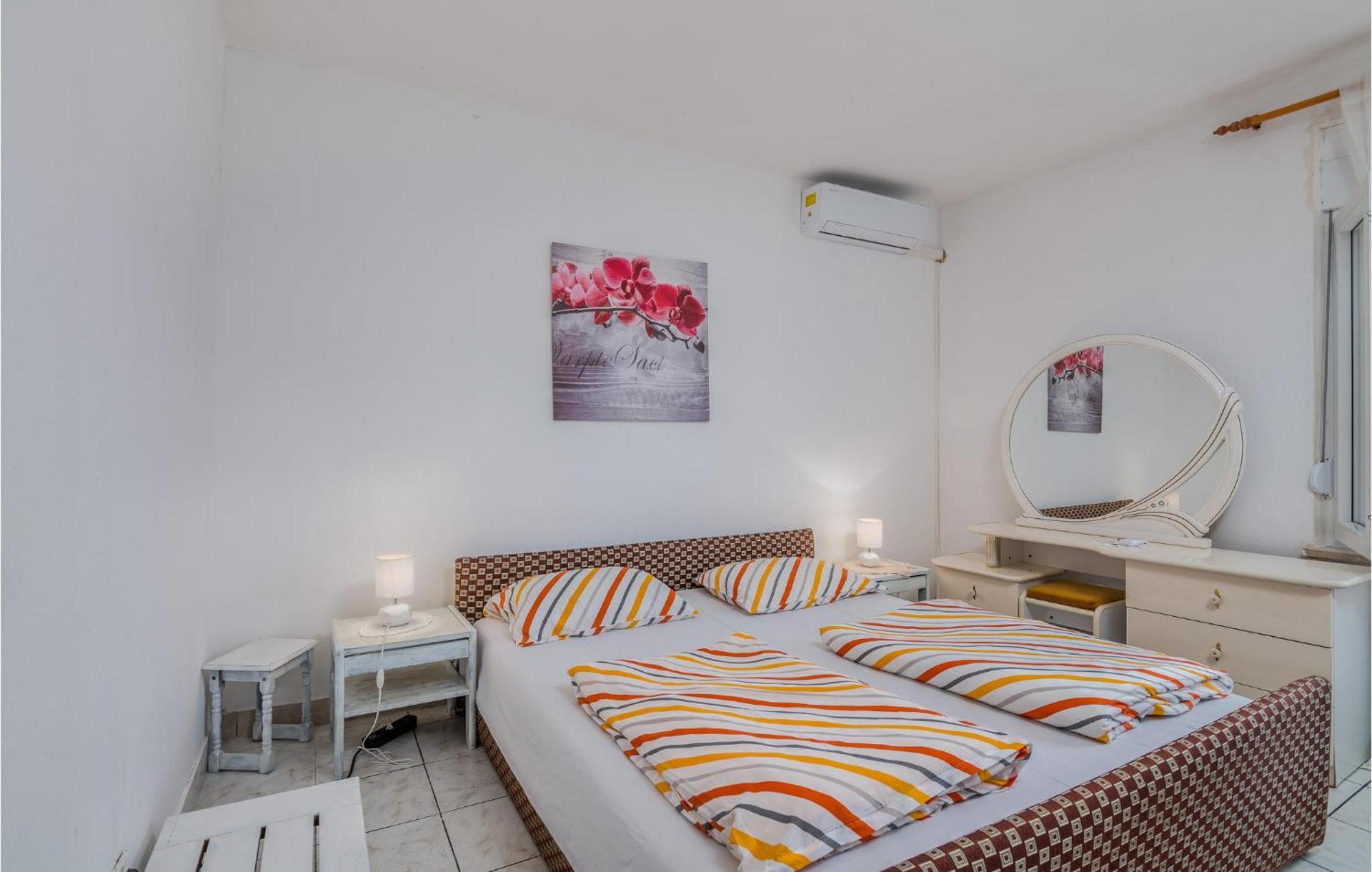 Lovely Apartment In Stara Baska 1 With Kitchen Stara Baška Exterior foto